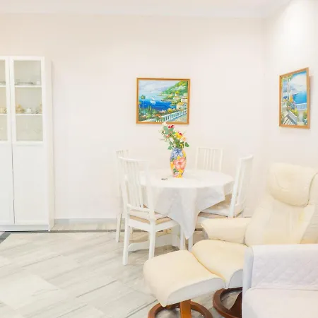 Cubo's Nagueles B5 1e * Marbella